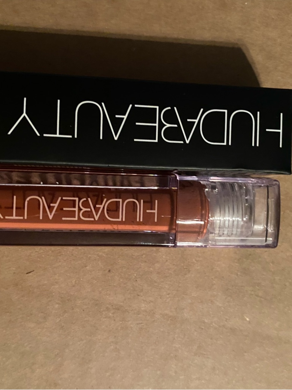 HUDA BEAUTY Faux Filler Lip Gloss